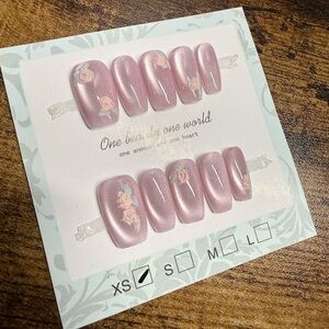 Pearlescent Pink Floral Press-On Nails